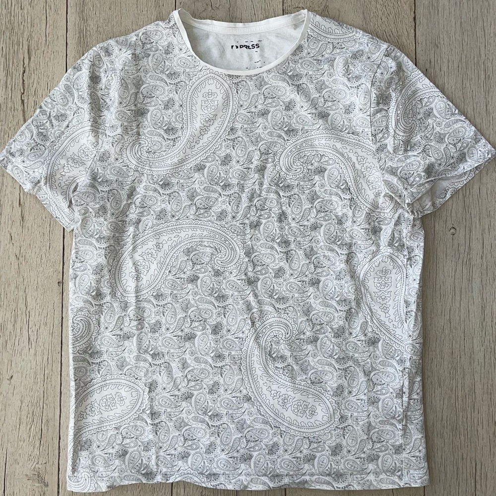 Men’s Express workout grey shirt pattern (READ DESCRIPTION)
